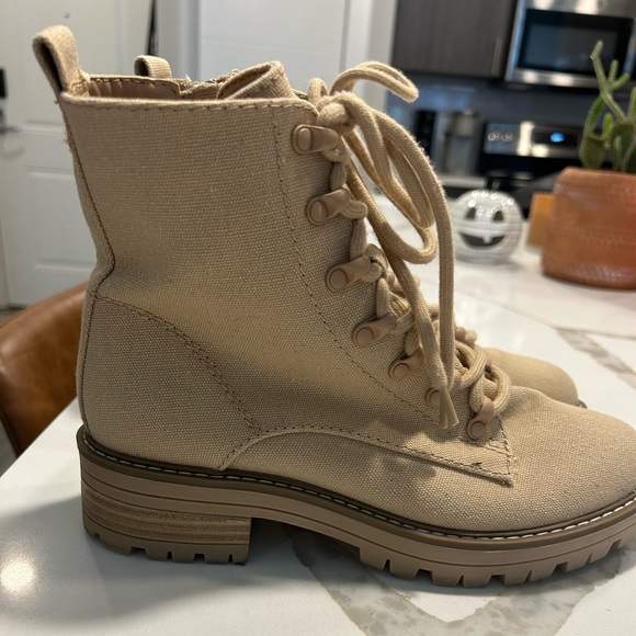 NEW Canvas Lace Up Boots-Size 7 - Picture 3 of 4